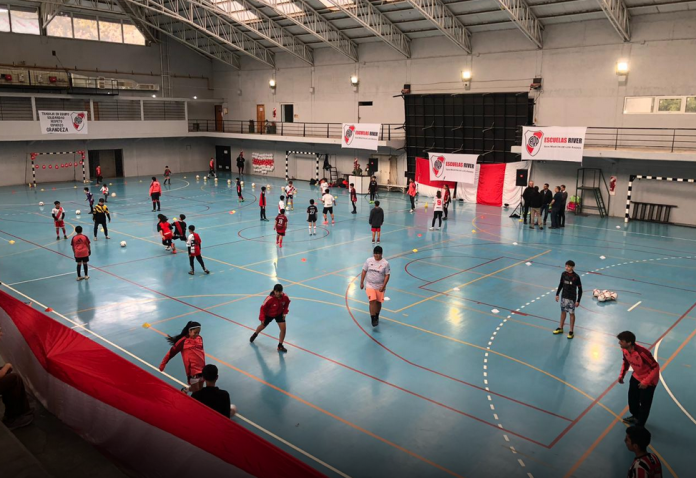 River San Martín de los Andes. Escuela